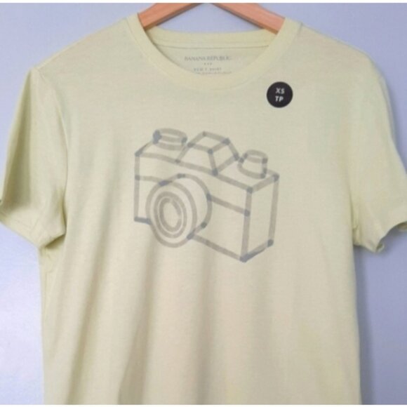 BANANA REPUBLIC Yellow Camera Graphic Short Sleeve Crewneck T-shirt Men's Sz XS - Picture 3 of 13